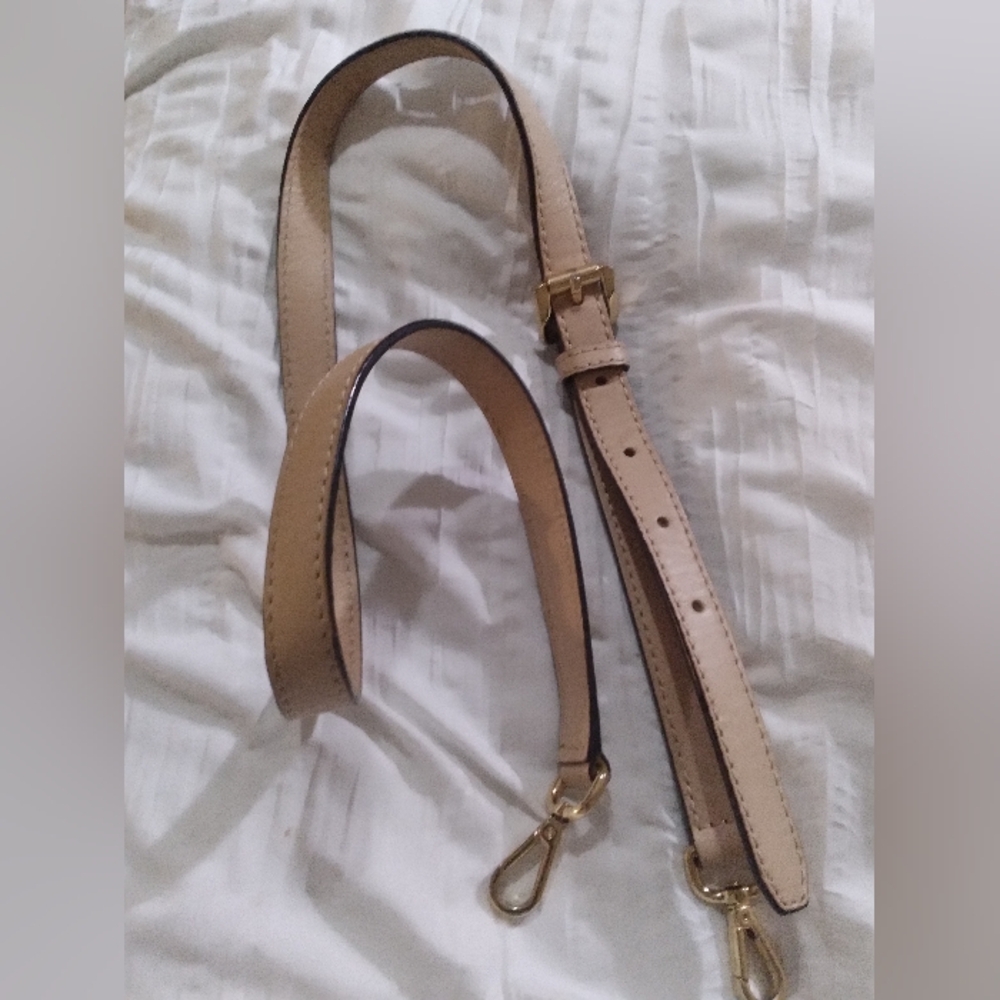 🦋EUC Michael  Kors Leather Strap For Bag